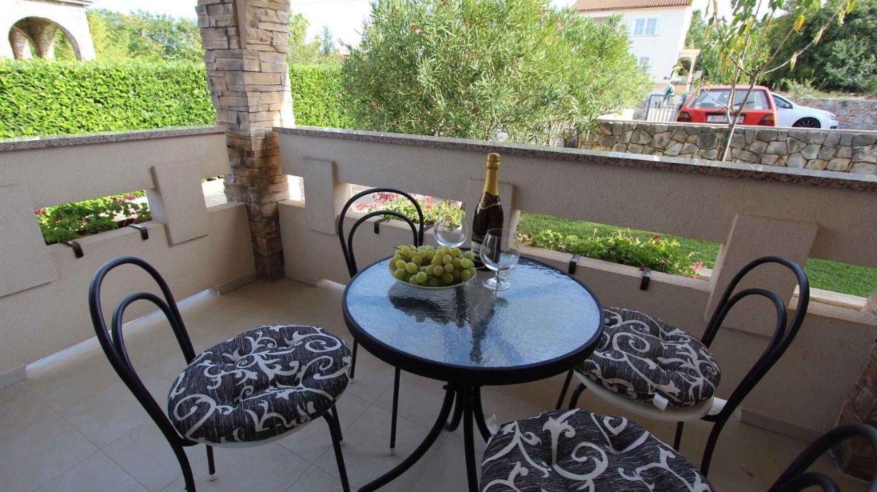 Malinska Apartment 1 Sveti Anton  Экстерьер фото
