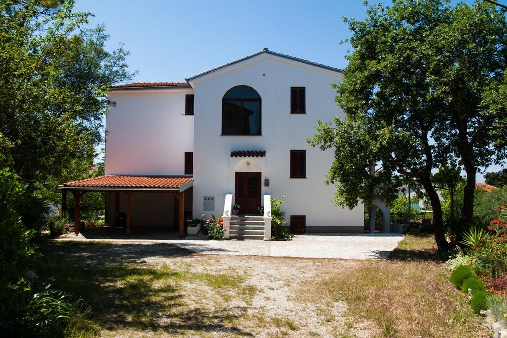 Malinska Apartment 1 Sveti Anton  Экстерьер фото