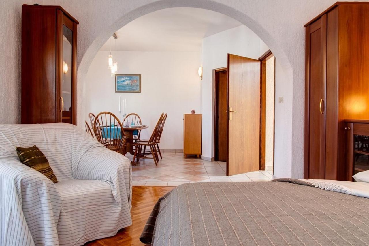 Malinska Apartment 1 Sveti Anton  Экстерьер фото